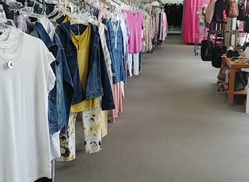 iowa/clear-lake/shop/unique-boutique