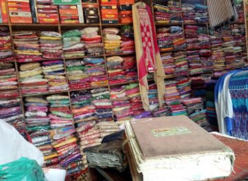 india/gulmarg/shop/haji-akbar-cloth-house