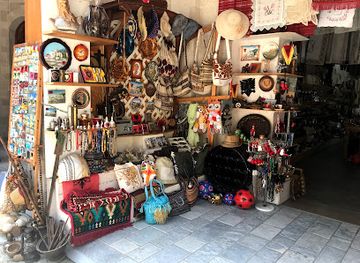 albania/has/shop/souvenir-albani