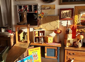 california/martinez/shop/vintage-friends-boutique