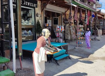 turkiye/cappadocia/shop/daisy-paatya-hanid-craft