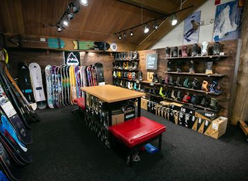 wyoming/grand-teton-national-park/shop/hole-in-the-wall-snowboards