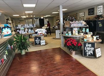 michigan/tahquamenon-falls-state-park/shop/the-little-gift-shop