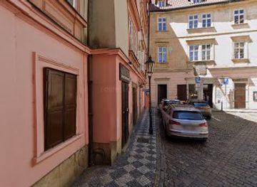 czechia/prague/mala-strana/shop/art-shop-gallery
