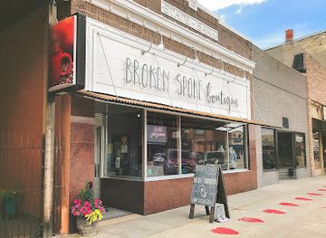 nebraska/niobrara-national-scenic-river/shop/broken-spoke-boutique