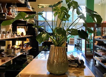 california/santa-barbara/santa-barbara-waterfront/shop/stabiles-boutique