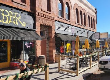 colorado/pueblo/shop/analogue-books-records