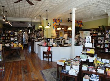 iowa/dubuque/shop/river-lights-bookstore