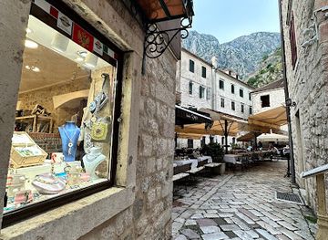 montenegro/lovcen-national-park/shop/pastel-handcraft