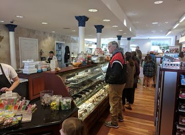 virginia/williamsburg/shop/wythe-candy-gourmet-shop