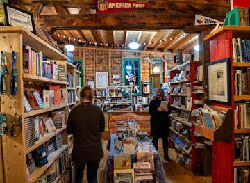 wisconsin/apostle-islands-national-lakeshore/shop/honest-dog-books