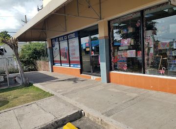 jamaica/kingston/port-royal/shop/tropical-plaza