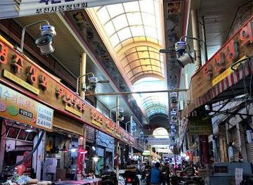 south-korea/busan/shop/bujeon-market