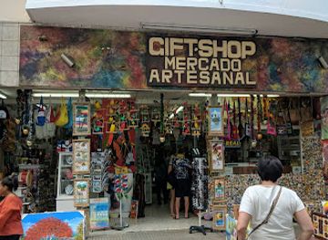 dominican-republic/santo-domingo/malecon/shop/gift-shop-mercado-artesanal