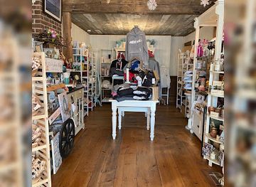 new-york/fire-island/shop/on-a-whim-gift-store