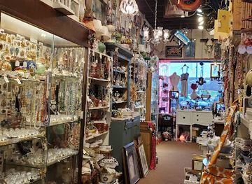 minnesota/lake-superior/shop/antiques-on-belknap
