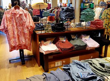 florida/sarasota-beaches/shop/tommy-bahama-store