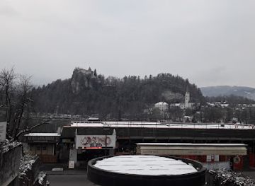 slovenia/triglav-national-park/shop/leguano-barefoot-store