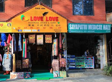 nepal/pokhara/lakeside/shop/love-love-pashmina-gems