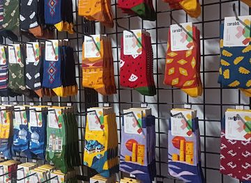 azerbaijan/baku/fountain-square/shop/corabb-socks-gift-shop