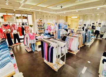 bosnia-and-herzegovina/mostar/shop/stradivarius