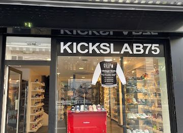 france/paris/shop/deep-in-paris-vintage-store