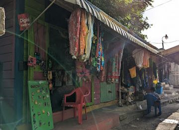 jamaica/martha-brae-river-valley/shop/city-centre-shopping-mall