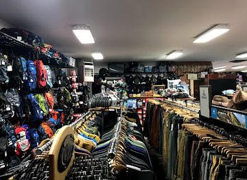 utah/arches-national-park/shop/gearheads-outdoor-store