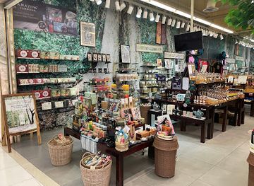 cambodia/phnom-penh/toul-tom-poung/shop/amazing-cambodia