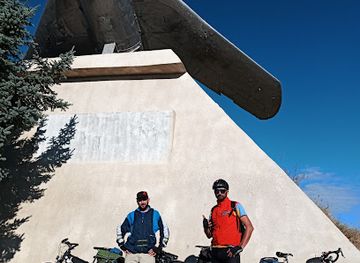 moldova/cahul-county/shop/monument-avion