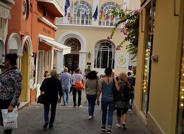 italy/capri/shop/balenciaga-capri