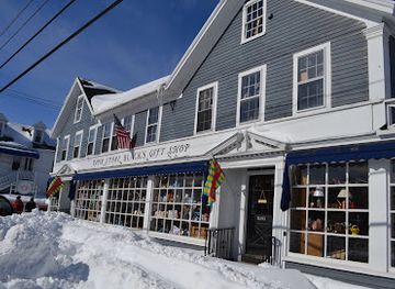 new-hampshire/lake-winnipesaukee/shop/black-s-paper-shop