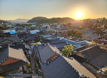 south-korea/jeonju/omokdae-and-imokdae/shop/jaman-mural-village
