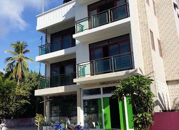 maldives/seenu-atoll/shop/unique-selection