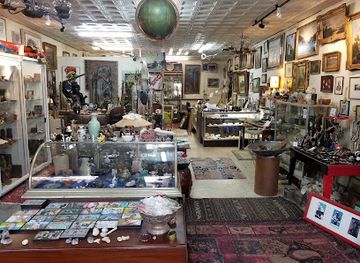 missouri/hannibal/shop/lydia-s-cabinet-of-curiosities