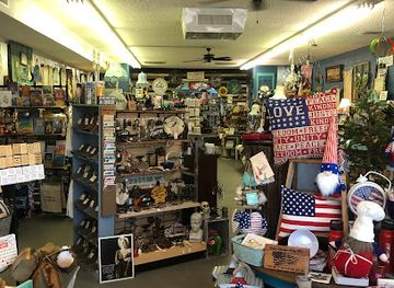 arizona/havasu-falls/shop/funky-junk-lhc