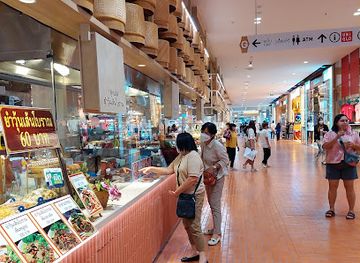 thailand/ayutthaya/wat-chaiwatthanaram/shop/robinson-department-store-ayutthaya-2