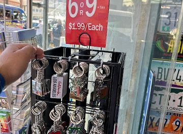 california/hollywood/shop/hollywood-souvenir-land