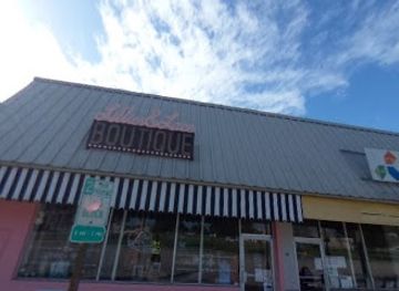 florida/lake-okeechobee/shop/lillies-lace-boutique