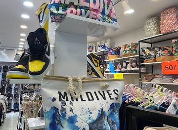 maldives/gnaviyani-atoll/shop/love-me