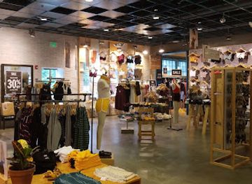 new-york/ithaca/shop/urban-outfitters