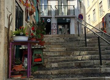 portugal/lisbon/alfama/shop/alfama-shop-o-passeio-da-d-sardinha-e-do-sr-bacalhau