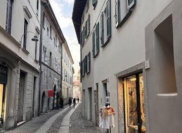 italy/lake-como/shop/grand-tour-lake-como-foulards-scarves
