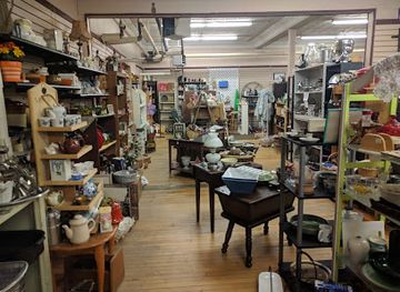 new-hampshire/dartmouth-lake-sunapee-region/shop/endless-treasures-antiques