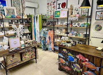 seychelles/mahe-island/shop/yves-souvenir-cachee