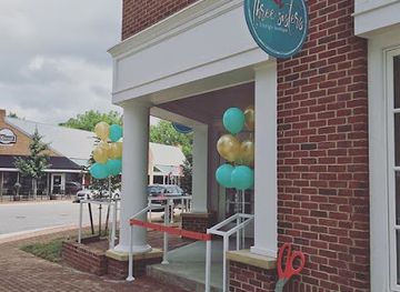 virginia/williamsburg/shop/three-sisters-boutique