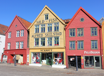 norway/bryggen-bergen/shop/schjott-pa-bryggen
