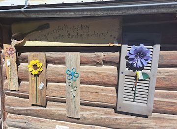 south-dakota/crazy-horse-memorial/shop/earth-treasures