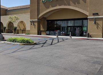 california/irvine/shop/von-karman-plaza