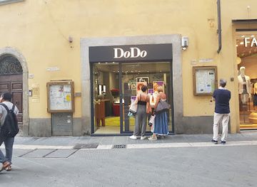 italy/arezzo/shop/street-shop-damiano-parati